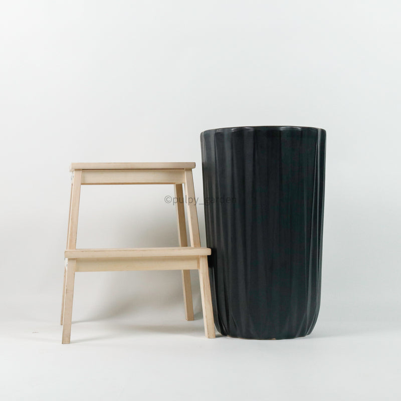 Large Oslo Planter Black (2 Sizes)